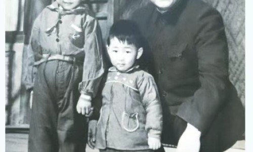 两个月的宝宝眼睛看不见有什么症状-婴儿2个多月眼睛不追物网—知名的两个月的宝宝眼神还很呆怎么回事网站,分享2个月宝宝眼睛还不会跟着东西转动知识
